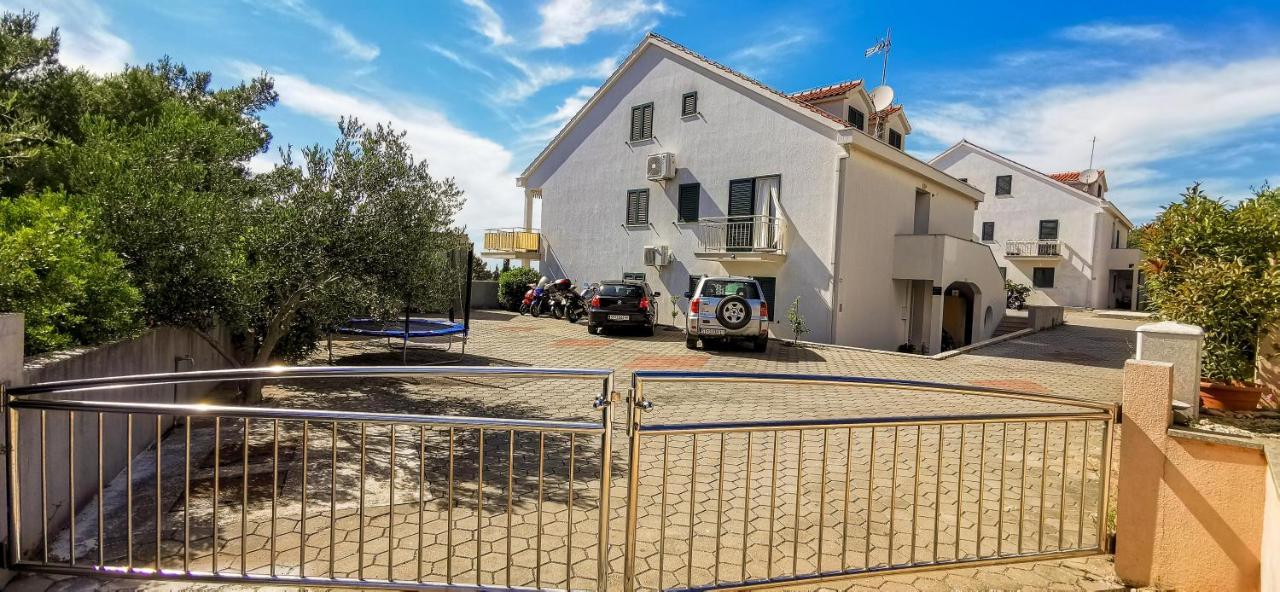 Apartment Jerry With Private Pool Milna  Exterior photo